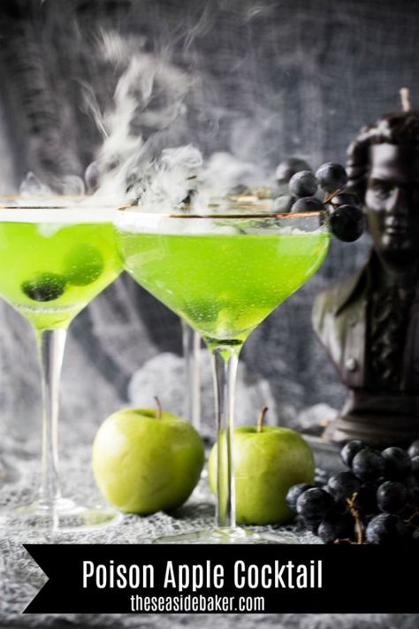 Poison Halloween Drink, Apple Halloween Drinks, Halloween Cocktails With Champagne, Poison Apple Cocktail Recipe, Green Apple Mocktail Recipe, Green Halloween Drinks Alcohol, Halloween Bucket Drinks, Halloween Drinks Alcohol Cocktails Easy, Green Halloween Cocktail