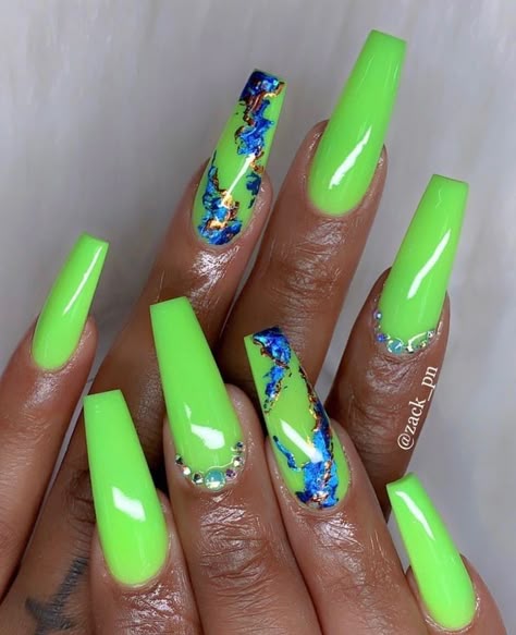 Green Manicure, Wedding Nail Polish, Hot Temperature, Neon Green Nails, Green Acrylic Nails, Green Nail Art, Stunning Nails, Green Nail Designs, Nude Nail Designs