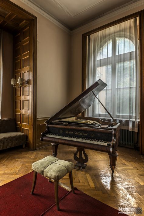 Hotel Aesthetics, Grand Piano Room, Piano Lounge, Glamour Decor, Piano Room, Grand Piano, A Castle, House Room, Dream House Decor