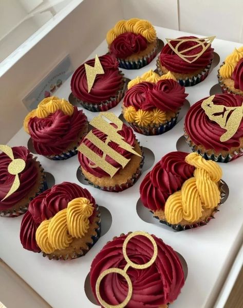 Gryffindor Birthday Party, Harry Potter Birthday Cupcake Ideas, Harry Potter Wedding Cupcakes, Harry Potter Cupcake Cake, Harry Potter Baby Shower Ideas Food, Harry Potter Birthday Cake Easy, Harry Potter Cupcakes Ideas, Harry Potter Muffins, Harry Potter Sweet 16