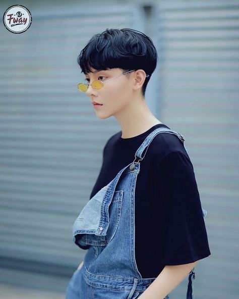 Two Block Women Haircut, 2 Block Haircut Women, Asian Pixie Cut, Mushroom Haircut, Hair Stayl, Mushroom Hair, Androgynous Hair, Tomboy Hairstyles, Asian Haircut