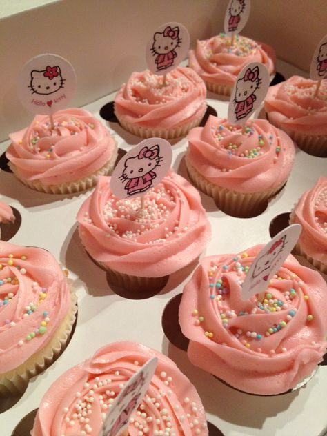 Hello Kitty Cake And Cupcakes, Hello Kitty Birthday Food Ideas, Hello Kitty Birthday Cupcakes, Hello Kitty 30th Birthday, Hello Kitty Cupcakes Ideas, Hello Kitty Cupcake Cake, Hello Kitty Dessert Table, Hello Kitty 18th Birthday, Sanrio Cupcakes