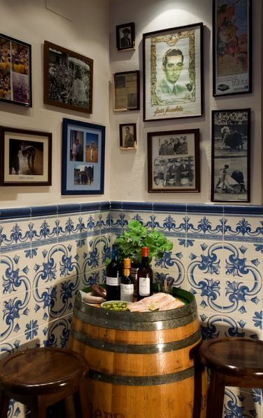 Spanish Bar, Spanish Restaurant, Tapas Restaurant, Rustic Restaurant, Bar Interior Design, Spanish Wine, Marbella Spain, Tapas Bar, Restaurant Concept