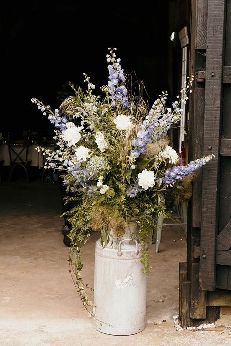 Beautiful Lilac and White Wedding Flowers in Rustic Milk Churn Country Wedding Flowers Rustic, April Wedding Flowers Uk, Milk Churn Wedding Flowers, Rustic Flower Arrangements Wedding, Wedding Flower Arrangements Ideas, Farmers Wedding, Lilac And White Wedding, Farm Themed Wedding, Rustic Church Wedding