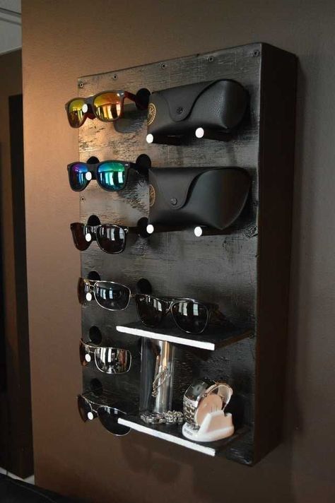 Diy Sunglasses Holder, Sunglasses Storage Diy, Diy Sunglasses, Diy Organizer, Sunglasses Display, Sunglasses Storage, Diy Display, Accessories Display, Display Shelf