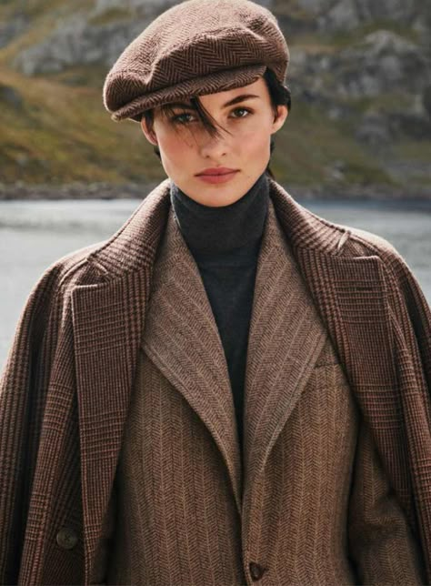 Safari Outfit Women, Tweed Jacket Outfit, British Country Style, Androgynous Women, Safari Outfit, Dark Academia Style, Academia Style, Ralph Lauren Style, Victorian Clothing