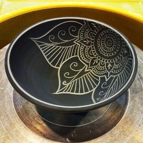 Paula Focazio Art & Design on Instagram: “Bisque firing the last earthenware today. :). #pottery #ceramics #sgraffito #mehndi #paulafocazioartanddesign” Mandala On Pottery, Sgraffito Plate Designs Easy, Black And White Sgraffito Pottery, Pottery Scraffito Ideas, Pottery Etching Ideas, Sgraffito Bowl Designs, Sgraffito Plate Designs, Scrafito Designs, Scrafito Pottery