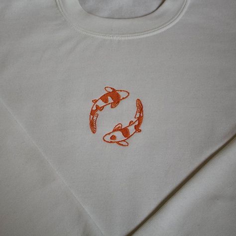 Fimo, Koi Fish Shirt Design, Embroidery Animals Simple, Fish Stitch Embroidery, Koi Fish Embroidery Pattern, Embroidery On A Shirt, Pisces Embroidery, Koi Embroidery, Koi Fish Embroidery