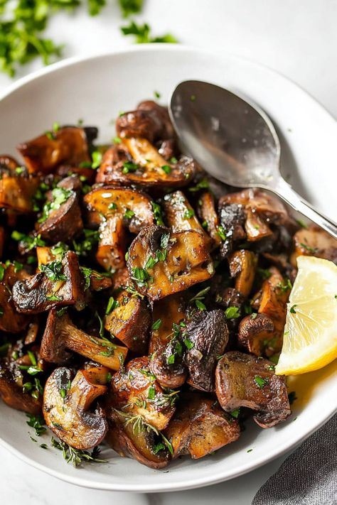 Roasted Mushrooms Recipe - Insanely Good Roasted Mushroom Recipes, Roasted Potatoes And Mushrooms, Crimini Mushrooms Recipes, Portabella Mushrooms Recipes, Mushroom Side Dishes, Portobello Mushroom Recipes, Mushroom Recipes Healthy, Garlic And Olive Oil, Mushroom Recipe