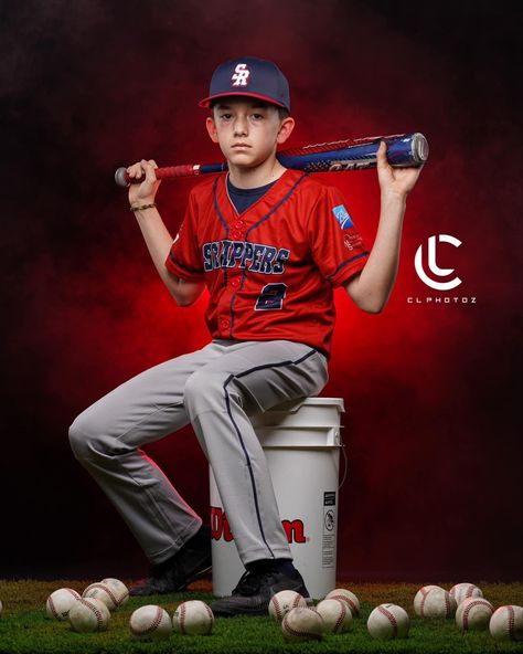 Creative Baseball Photography, T Ball Photoshoot, Sibling Baseball Pictures, Baseball Pictures Poses, Youth Baseball Pictures, Little League Baseball Pictures, Sports Photography Poses, Baseball Team Photos, Baseball Photoshoot Ideas