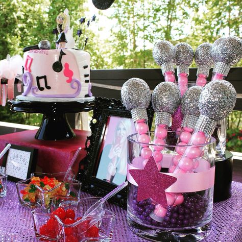 Rock Star/Pop Star party. Bubblegum microphone party favors with rhinestones! Rhinestone Party Decorations, Pop Star Cookies, Rock Star Party Ideas, Karaoke Theme Party Ideas, Singer Birthday Party Theme, Pop Star Party Ideas, Karaoke Theme Party, Pop Star Party Decoration, Pop Star Themed Birthday Party