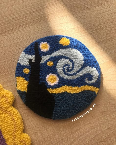 Starry Night Punch Needle, Van Gogh Punch Needle, Hand Tufted Rugs Diy, Canvas Embroidery Ideas, Punch Needle Templates, Punchneedle Ideas, Punch Toka, Paper Bouquet Diy, Tufting Art