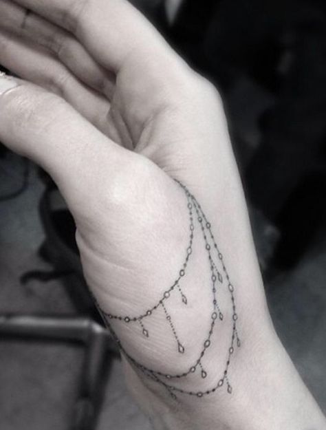 #chain #minimal #tattoo #thumb #finger Chain Tattoo, Delicate Tattoo, Tattoo Bracelet, Great Tattoos, S Tattoo, Skin Art, Minimal Tattoo, Piercing Tattoo, Love Tattoos