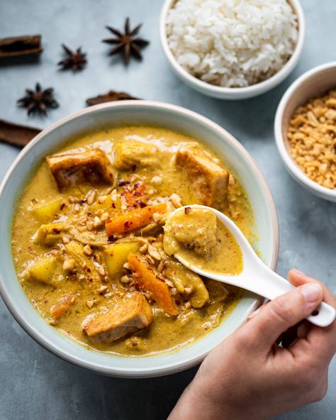 Vegan Massaman Curry with Tofu - Six Hungry Feet - Recipes Vegan Massaman Curry Recipe, Vegan Massaman Curry, Cottage Cooking, Ways To Cook Cauliflower, Curry With Tofu, Thai Vegan, Vegan Curry Recipes, Tofu Curry, Cooking Tofu