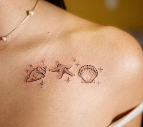 El Shaddai Tattoo, Small Tattoo Ideas For Men, Clock Tattoos, Beachy Tattoos, Beach Tattoos, Starfish Tattoo, Seashell Tattoos, Tato Minimal, Shell Tattoos