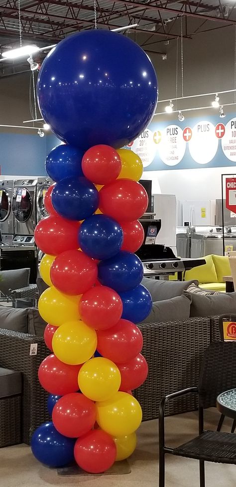 We were asked by the Brick to do 5 of these pillars for the last sale event.  Bright bold balloons Balloon Sculptures Diy, Senior Breakfast, Balloon Pillars, Flowers Balloons, Balloon Business, Pokemon Party, Balloon Sculptures, Balloon Columns, Balloon Design