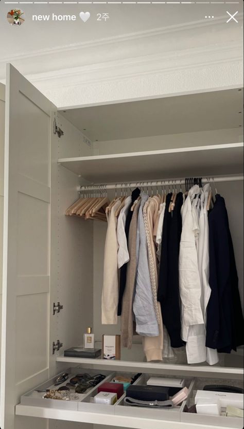 Household Chores Aesthetic, Wardrobe Aesthetic Organisation, Functional Closet, Closet Organisation, Room Organization Bedroom, Minimalist Closet, Wardrobe Organisation, Closet Layout, Wardrobe Room