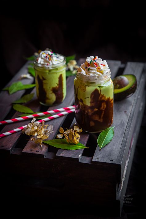 Jus Alpukat (Indonesian creamy Avocado shake) Avocado Shake, Avocado Juice, Asian Noodle Dishes, Indonesian Desserts, Asian Cake, Resep Smoothie, Resep Salad, Indonesian Cuisine, Avocado Smoothie