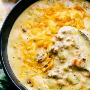 Cheeseburger Soup - The Recipe Critic Cheeseburger Soup The Recipe Critic, Cheese Burger Soup Recipes, Broccoli Cheese Soup Recipes, Hamburger Soup, Cheeseburger Soup, Recipe Critic, Easy Cheesy, Cheese Soup, Oven Recipes