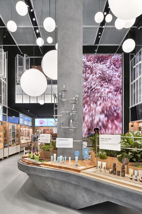 Retail Store Design 2023, Innisfree Store Design, Korean Retail Design, Korean Retail Store, Experience Store Design, Wellness Store Design, Beauty Store Design, Beauty Retail, Korean Beauty Store