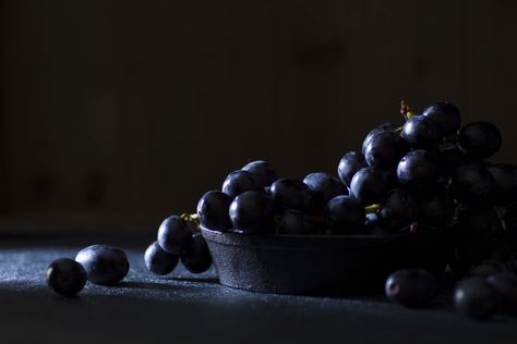 Embrace the darkness: Low key still life by EnQi Low Key Photography Ideas Still Life, Low Key Photography Object, Low Key Photo, High Key Photography, Low Key Lighting, Food Photography Lighting, Key Photography, Low Key Photography, Dark Food