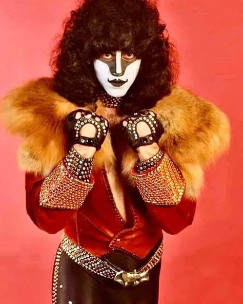 Kiss Music, Vinnie Vincent, Eric Carr, Kiss Images, Peter Criss, Kiss Army, Kiss Pictures, Couples Comics, Ace Frehley