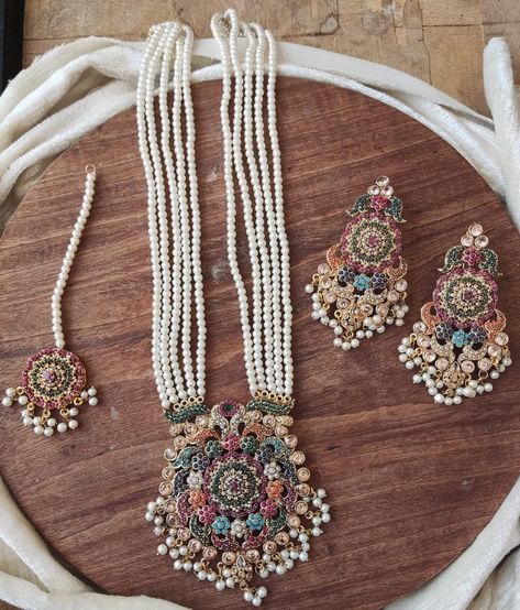 Mala Set Design, Halal Fashion, Vintage Indian Jewelry, Bride Jewelry Set, Sabyasachi Jewellery, Yellow Jewelry, Indian Wedding Wear, Bridal Jewelry Collection, Bride Jewelry