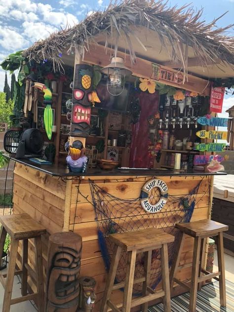 Outdoor Tiki Bar Ideas Diy, Diy Tiki Bar Decor, Deck Tiki Bar Ideas, Pool Bar Decor, Rustic Tiki Bar Ideas, Tiki Hut Decor, Homemade Tiki Bar, Indoor Tiki Bar Ideas, Outside Tiki Bar