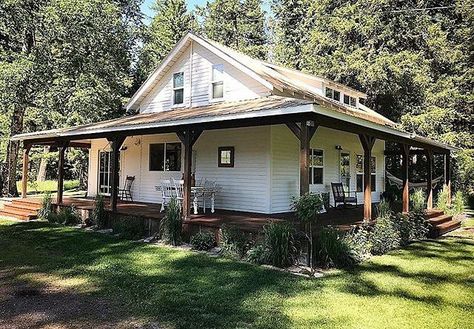 Veranda Design, Small White House, Farmhouse Exterior Design, Building A Porch, Front Porch Design, Country Cottage Decor, Charming House, Modern Farmhouse Exterior, House With Porch