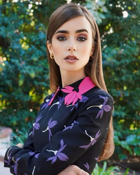 Emily In Paris Lily Collins, Lily Collins Hair, Emily En Paris, Emily In Paris Fashion, Lily Collins Style, Lipstick Style, Evening Eye Makeup, Lily Jane Collins, Love Lily