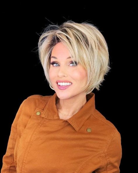 Warm Blonde Highlights, Raquel Welch Wigs, Thick Hair Cuts, Cute Hairstyles For School, Messy Short Hair, Layered Bob Hairstyles, Short Layered Haircuts, Raquel Welch, Short Bob Haircuts