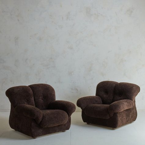 Large, oversized Italian lounge chair in brown teddy fabric with button tufts. The classic arm design of a traditional English sofa is adapted in these English rolled armchairs. The chair's wingback, which nearly seems to embrace the user, is connected to the L-shaped armrests, which are positioned lower than the backrest.   Only one available English Sofa, Rolled Arm Chair, Ceramics Pottery Bowls, Accent Seating, Teddy Fabric, Free Standing Wall, Entry Tables, Arm Design, The Lounge