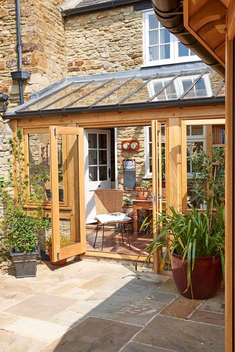 Terrasse Med Tak, Small Conservatory, Extension Veranda, Porch Extension, Oak Framed Extensions, Orangery Extension, Cottage Extension, Glass Porch, Oak Frame House