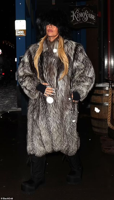 Is that real fur, Khloe Kardashian? Reality star risks the wrath of animal rights groups as she emerges in huge coat 15 years after THAT 'I'd rather go naked' PETA campaign | Daily Mail Online Khloe Kardashian Fur Coat, Kendall Jenner, Khloe Kardashian, Kardashian Fur Coat, Grey Fur Coat, Aspen Colorado, Animal Rights, Real Fur, Peta