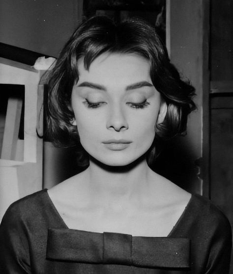 Emir Han on Twitter: "~Audrey Hepburn~… " Audrey Hepburn Hair, Hollywood Vibes, Aubrey Hepburn, Audrey Hepburn Photos, Audrey Hepburn Style, Hepburn Style, Old Hollywood Stars, Stevie Nicks, Her Eyes