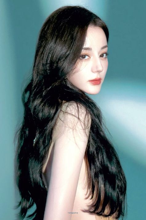 Chinese Woman Aesthetic, Dilraba Dilmurat Aesthetic, Dilmurat Dilraba, Dilireba Dilmurat, Brown Hair Blue Eyes, Long Silky Hair, Chinese People, Dilraba Dilmurat, Beauty Portrait