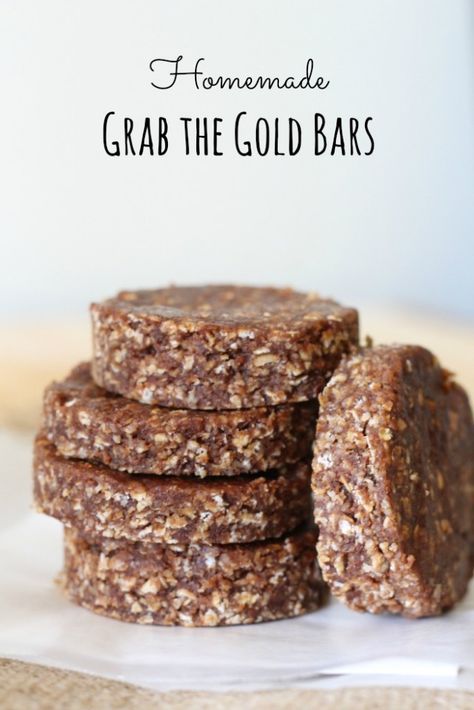 easy to make homemade grab the gold bars are naturally gluten free and much cheaper than the store bought ones! Gold Bar Recipe, Almond Flour Granola Bars, Homemade Fiber One Bars, Homemade Fiber Bars, Gold Bars Recipe, Fiber Bars Recipe, Fiber Cookies, Flax Meal, Healthy Fiber