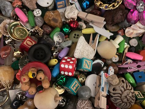 Crow Shiny Things, Box Of Trinkets, Found Treasure, Crow Treasure, Odd Trinkets, Kleptomaniac Aesthetic, Crow Trinkets, Crow Confetti, Trinket Aesthetic