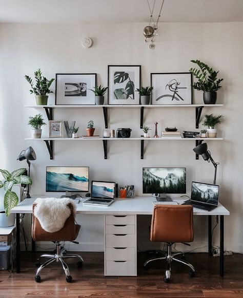 11 Creative Workspaces That Will Make You Finally Clean Your Office Shared Home Offices, Two Desks, Office Inspiration Workspaces, Shared Home Office, Cool Office Space, Creative Workspace, Workspace Inspiration, Office Inspo, Home Office Setup