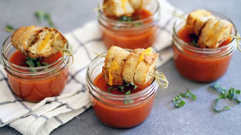 Trending Appetizers, Grilled Cheese Sticks, Cheese Sticks Recipe, Bite Size Food, Mini Appetizers, Soup Appetizers, Mini Bites, Thanksgiving Appetizers, Tomato Soup