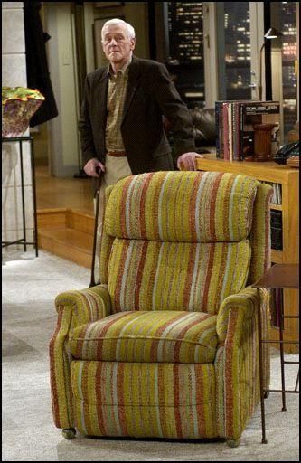 The recliner from the TV show Frasier...another idea of look for Man-in-Chair chair Frasier Show, Daphne Moon, Niles Crane, John Mahoney, Frasier Crane, Tv Chair, Archie Bunker, Crane Tattoo, Father Knows Best