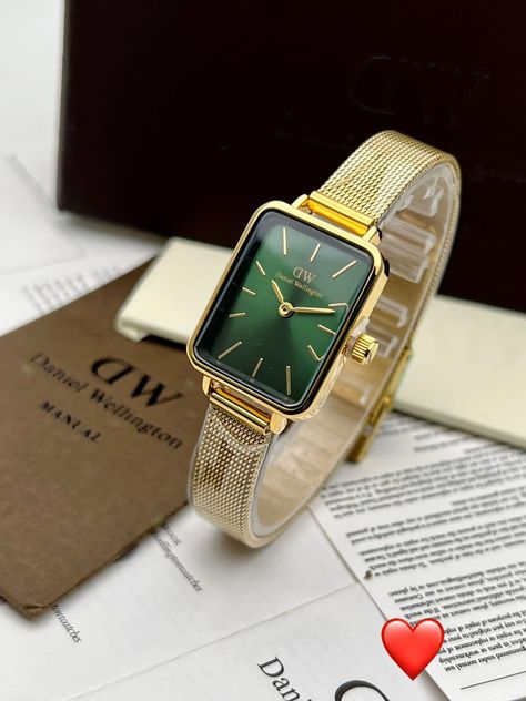 Daniel Wellington Watch Women, Cartier Watches Women, Minimal Watch, Pretty Watches, Daniel Wellington Watch, Fancy Watches, Cute Watches, Vintage Watches Women, Medic Alert Bracelets