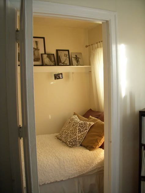 Wow, a walk-in closet turned bedroom! I could convert the tiny bedroom in my cabin into a walk-in and still fit a bed in there... good idea! Closet Into Bedroom, Closet Nook, Tiny Bedroom Design, Bedroom With Walk In Closet, Bed Nook, Bedroom Nook, Walking Closet, Murphy Bed Plans, Small Bed