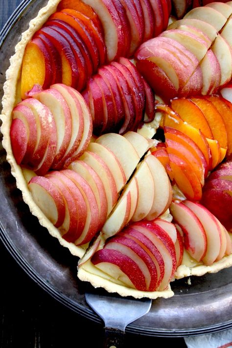 nectarine custard tart Grapefruit Tart, Light Summer Desserts, Pie Pie, How To Make Salsa, Tarts Crust, Food C, Healthier Desserts, I Grill, Custard Tart