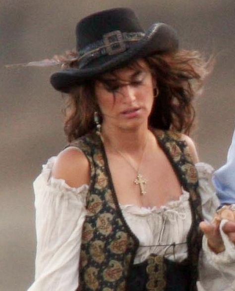 i like the vest look... hard to get a good pic of. ~LL. Pirates of the Caribbean On Stranger Tides- Penelope Cruz as Angelica Caribbean Outfits, On Stranger Tides, Steampunk Pirate, Pirate Woman, Pirate Hats, Captain Jack Sparrow, Penelope Cruz, Captain Jack, Pirate Theme