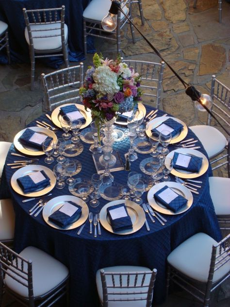 Prom Themes Starry Night, Vintage Wedding Reception Tables, Starry Night Wedding Theme, Starry Night Prom, Midnight Wedding, Flower Decoration Ideas, Midnight Blue Wedding, Celestial Wedding Theme, Wedding Reception Tables Centerpieces