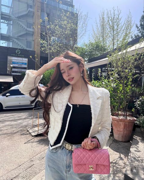 Pink Chanel Bag Outfit, Song Jia Aesthetic, Song Jia Outfits, Jia Outfits, Jia Aesthetic, Jia Freezia, Rich Girl Outfit, Singles Inferno, Pink Chanel Bag