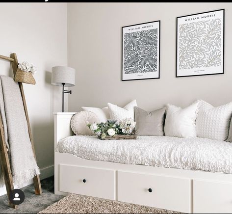 Small Spare Bedroom Ideas, Spare Bedroom Decor, Spare Room Office, Guest Bedroom Home Office, Daybed Room, Small Guest Bedroom, Home Office/guest Room, Guest Bedroom Design, Guest Bedroom Decor