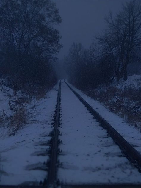 Bern, Dark Landscape, Belle Nature, Dark Winter, Winter Scenery, Blue Hour, Dark Photography, Winter Aesthetic, Night Aesthetic