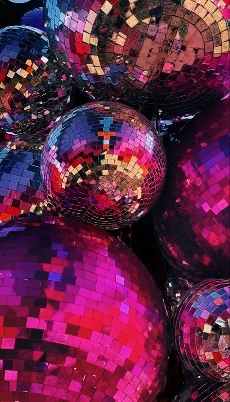 Nye Backgrounds, New Retro Wave, New Year Wallpaper, Mirror Ball, Disco Balls, Iphone Background Wallpaper, Jolie Photo, Cute Backgrounds, Cute Wallpaper Backgrounds